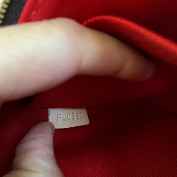 Louis Vuitton Pouch - Picture 4 of 7